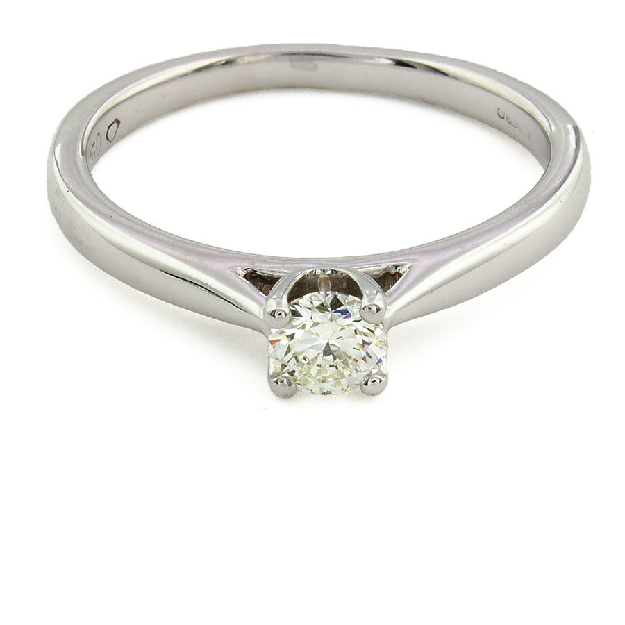 18ct white gold Diamond solitaire Ring size L